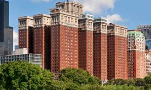 Hilton_Chicago_exterior