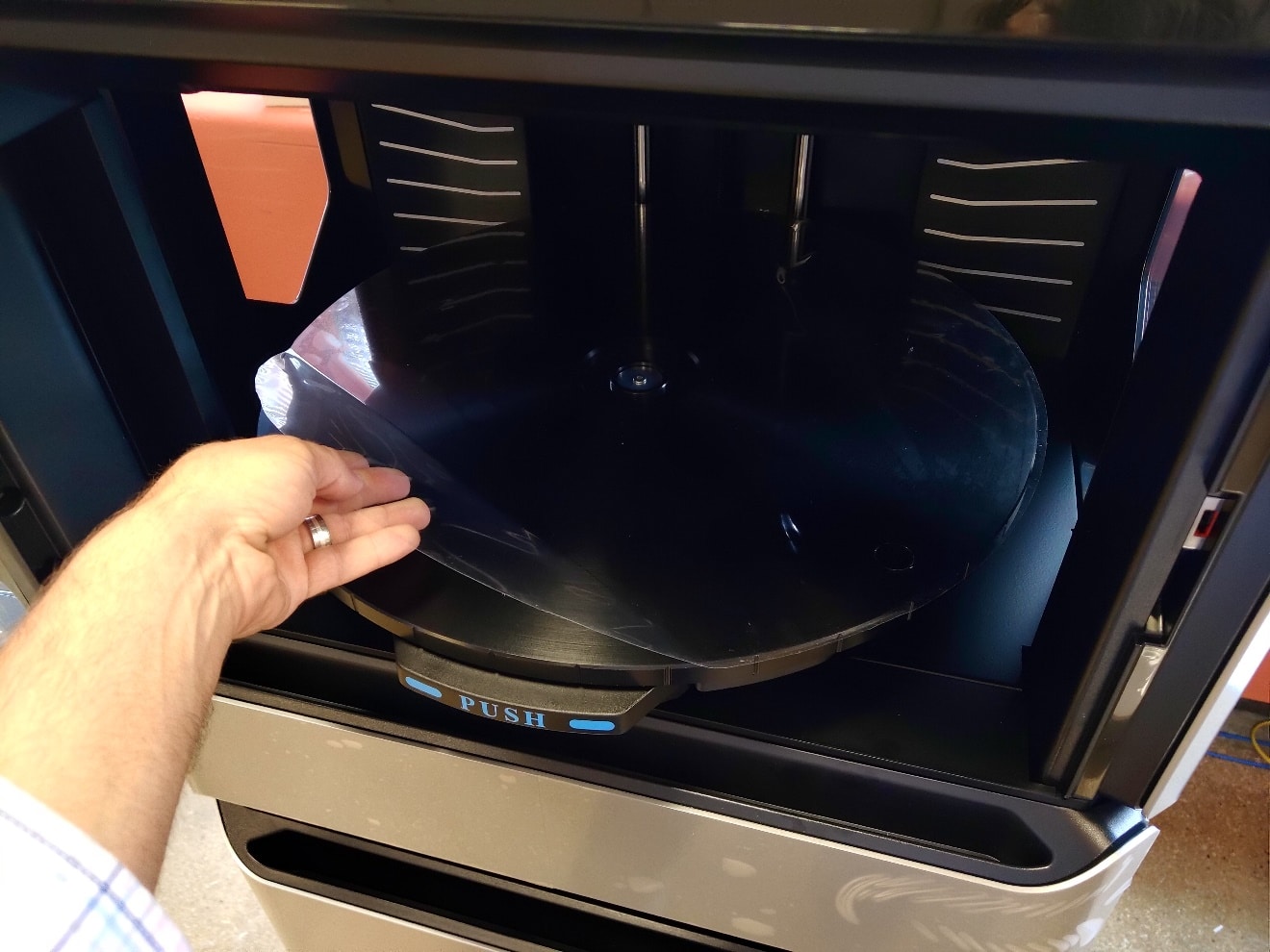 , Installing your Stratasys J55 Build Tray